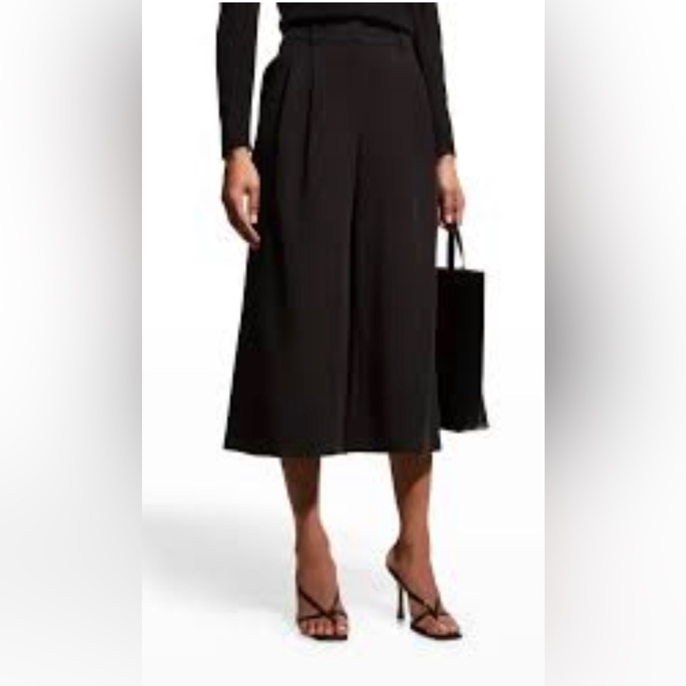 Milly. Wylie Italian Cady Culotte Pant with Front Pleating. Size:4. Color:Black